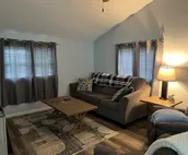 Cozy & clean home just 5 min off I80