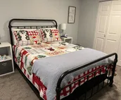 Cozy & clean home just 5 min off I80