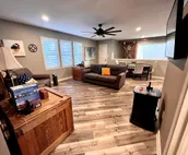 Chestnut Loft - In Historic Downtown Hays