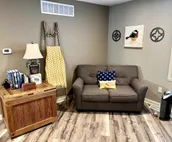 Chestnut Loft - In Historic Downtown Hays