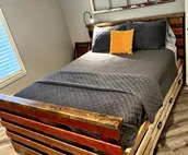 Chestnut Loft - In Historic Downtown Hays