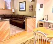 Spacious, 1 bed Apt w/ full kitchen w/ pvt patio
