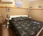 Spacious, 1 bed Apt w/ full kitchen w/ pvt patio
