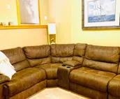 Spacious, 1 bed Apt w/ full kitchen w/ pvt patio