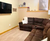 Spacious, 1 bed Apt w/ full kitchen w/ pvt patio