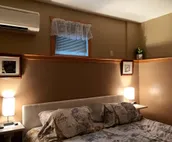 Spacious, 1 bed Apt w/ full kitchen w/ pvt patio