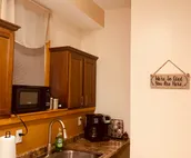 Spacious, 1 bed Apt w/ full kitchen w/ pvt patio