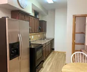 Spacious, 1 bed Apt w/ full kitchen w/ pvt patio