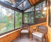 Awesome Girdwood cabin near lifts, hiking, brewery