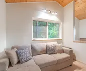 Awesome Girdwood cabin near lifts, hiking, brewery