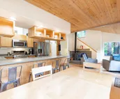 Awesome Girdwood cabin near lifts, hiking, brewery