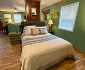 Charming Carriage House Suite