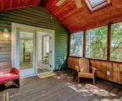 Speedway! Downstairs BR+Dog friendly+Fenced Yard