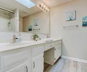 Speedway! Downstairs BR+Dog friendly+Fenced Yard