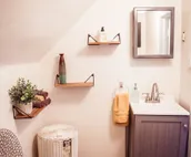 Cozy Apt #2 w/charming sunroom and new renovation