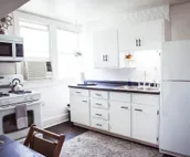Cozy Apt #2 w/charming sunroom and new renovation