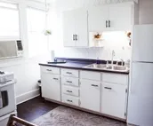 Cozy Apt #2 w/charming sunroom and new renovation