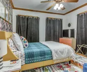 Charming, 4 Bed/3 Bath; 5 min walk to OU Stadium!