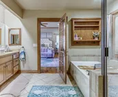 Charming, 4 Bed/3 Bath; 5 min walk to OU Stadium!