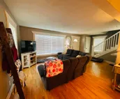Cheerful 3 bedroom home with outdoor fireplace