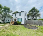 Cheerful 3 bedroom home with outdoor fireplace
