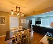 Cheerful 3 bedroom home with outdoor fireplace
