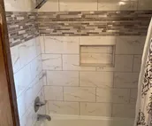 Cheerful private 4 bedroom lodge with hot tub