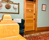 Historic Victorian Mansion-Gold Room