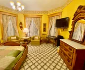Historic Victorian Mansion-Gold Room
