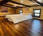 River’s edge cabin, on private 5 acre river front