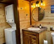 River’s edge cabin, on private 5 acre river front