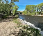 River’s edge cabin, on private 5 acre river front