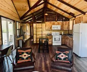 River’s edge cabin, on private 5 acre river front