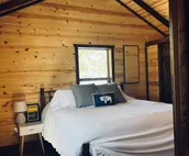 River’s edge cabin, on private 5 acre river front