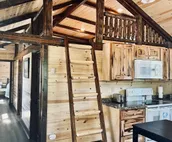 River’s edge cabin, on private 5 acre river front