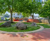 Renovated Water Haus ⎥+8 beds ⎥Historic Waterfront