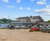 Renovated Water Haus ⎥+8 beds ⎥Historic Waterfront