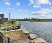Renovated Water Haus ⎥+8 beds ⎥Historic Waterfront