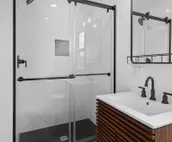 Renovated Water Haus ⎥+8 beds ⎥Historic Waterfront