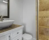Renovated Water Haus ⎥+8 beds ⎥Historic Waterfront