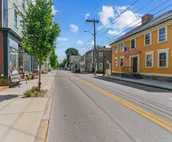 Renovated Water Haus ⎥+8 beds ⎥Historic Waterfront