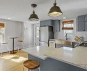 Renovated Water Haus ⎥+8 beds ⎥Historic Waterfront