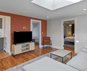Renovated Water Haus ⎥+8 beds ⎥Historic Waterfront