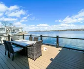 Waterfront Oasis minutes from Newport w/ hot tub!