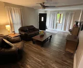Cozy, Newly Remodeled 2 bedroom home