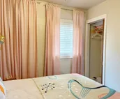 MIDMOD ON SIXTH: downtown-no cleaning/airbnb fee