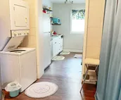 MIDMOD ON SIXTH: downtown-no cleaning/airbnb fee