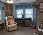 AJ's Cottage, 2bds/1ba. Sleeps 4 comfortably