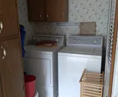 AJ's Cottage, 2bds/1ba. Sleeps 4 comfortably