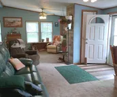 AJ's Cottage, 2bds/1ba. Sleeps 4 comfortably